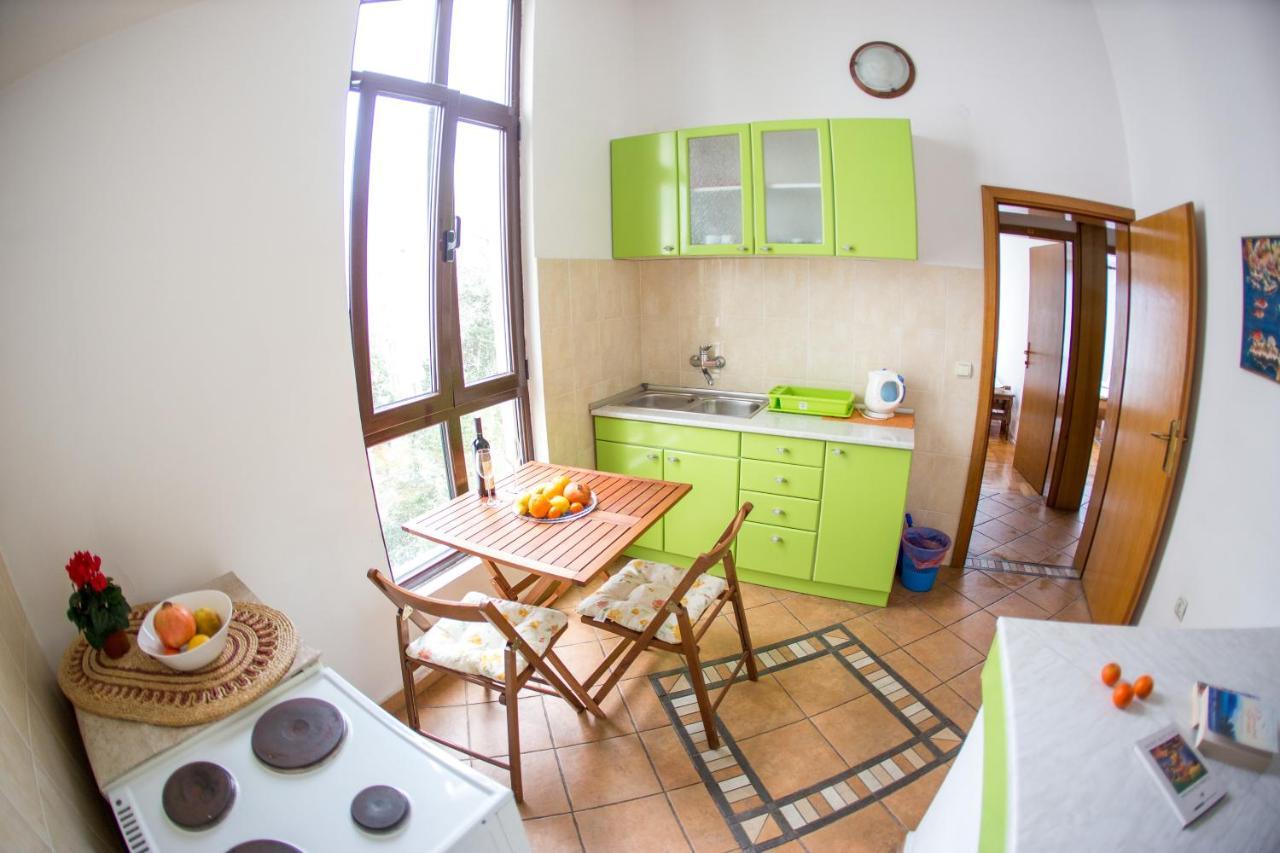 Guest House Mandarina Budva Exteriör bild