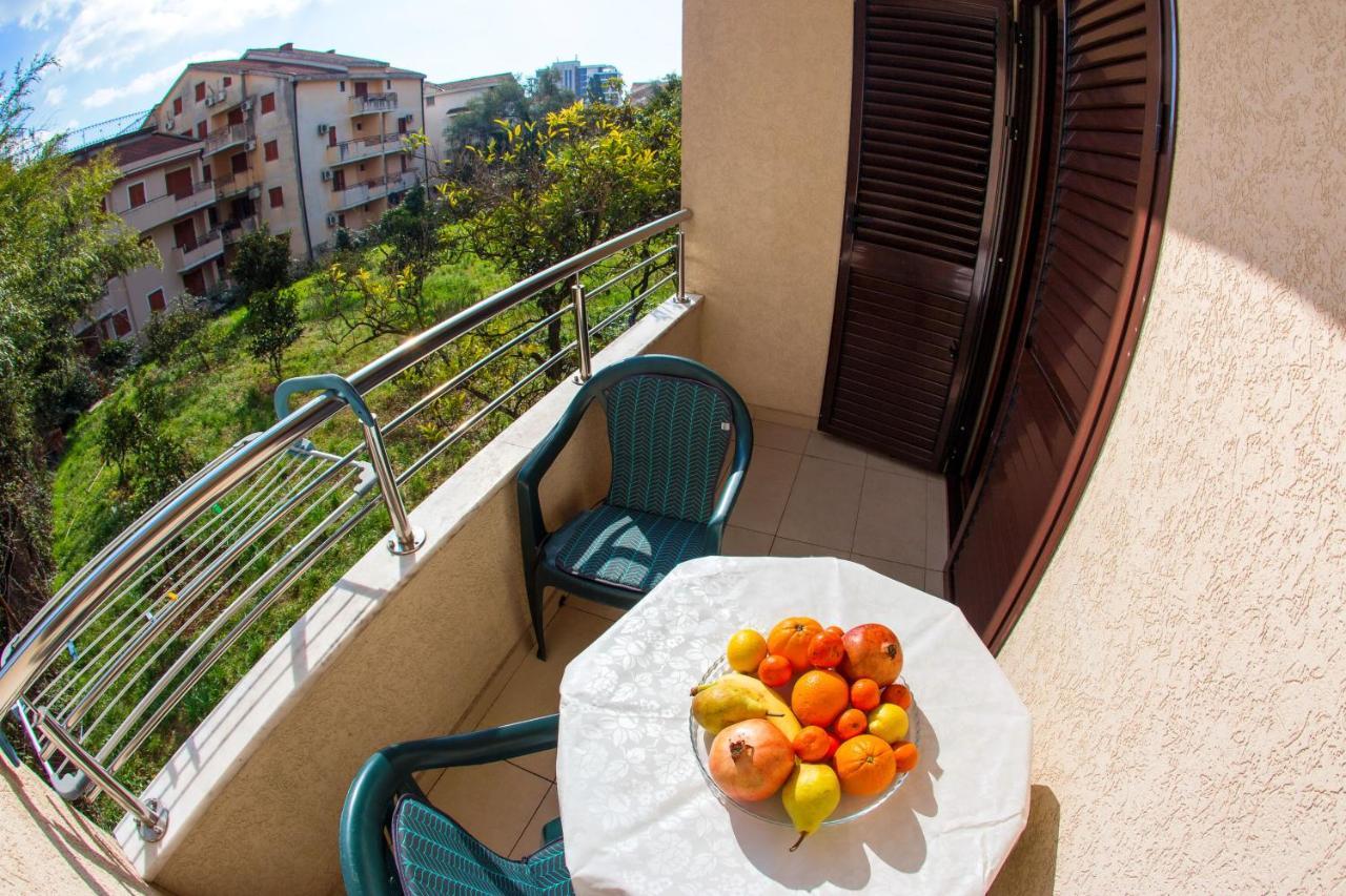 Guest House Mandarina Budva Exteriör bild
