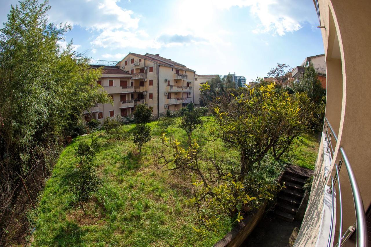 Guest House Mandarina Budva Exteriör bild